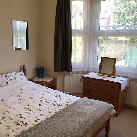 Spacious West London 2 Bedroom Apartment Dış mekan fotoğraf
