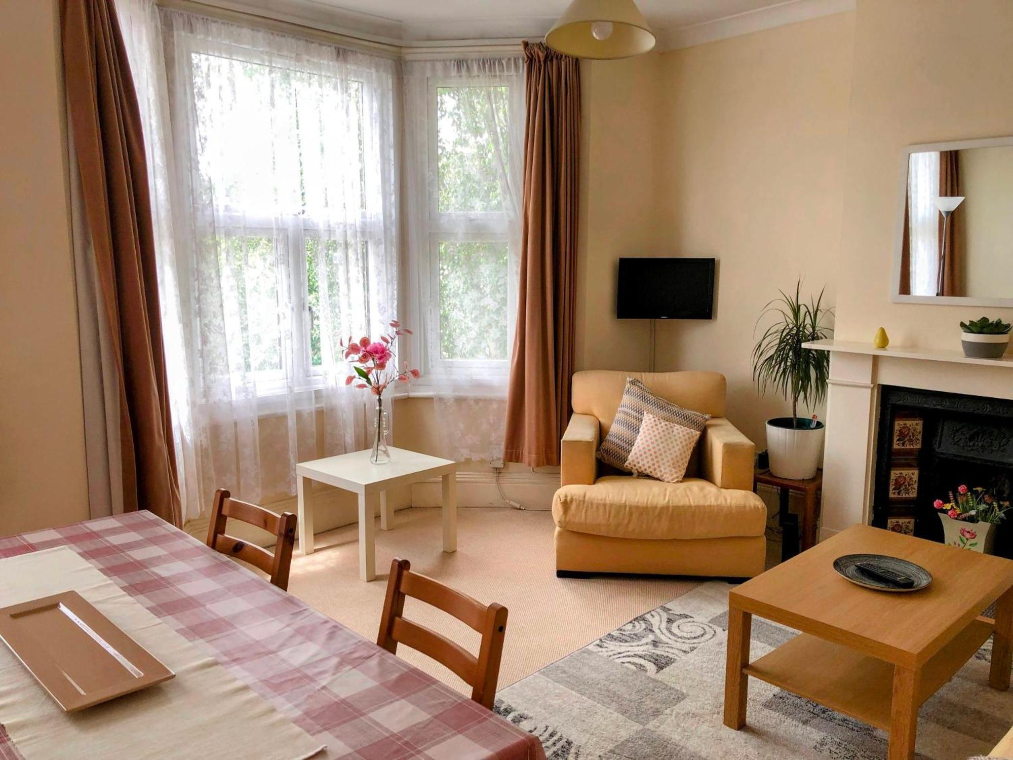 Spacious West London 2 Bedroom Apartment Dış mekan fotoğraf