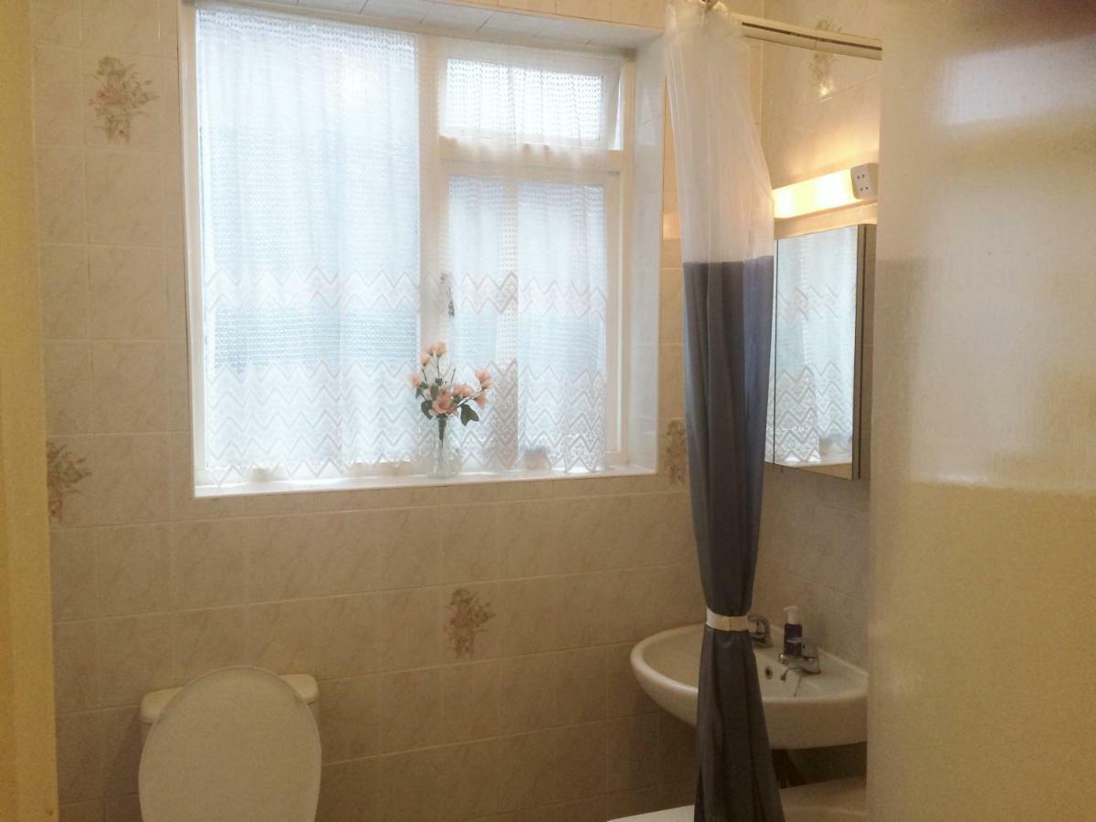 Spacious West London 2 Bedroom Apartment Dış mekan fotoğraf
